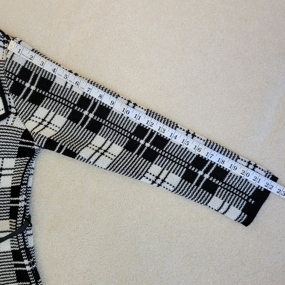 Ava Couture Wrap Sweater NWT Women Large Shall Collar Acrylic Black White Chunky - Picture 7 of 12